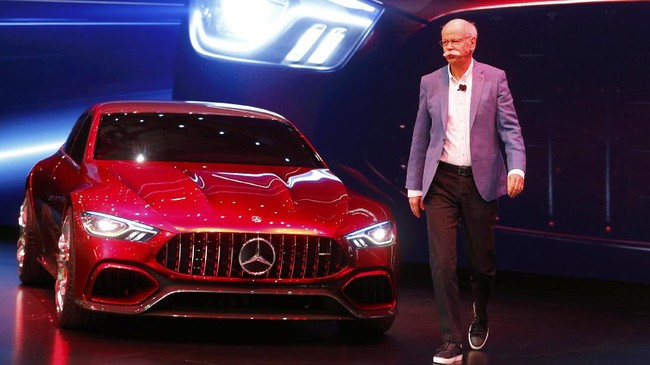 Mercedes-Benz memboyong tiga kendaraan terbaru di ajang Ganeva Motor Show 2017, mulai dari E-Class Cabriolet, E-Class Coupe, dan GT Concept.