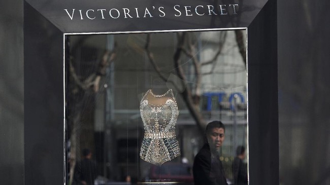 Victoria's Secret berencana untuk menutup sekitar 53 gerainya pada tahun ini seiring kian lesunya penjualan merek pakaian dalam tersebut.