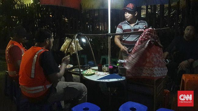 Mencicipi 5 Kuliner Legendaris di Jakarta Selatan Selain dipenuhi dengan gegap gempita kehidupan ibu kota, Jakarta Selatan juga menyimpan segudang cita rasa dari kuliner-kuliner bersejarah.