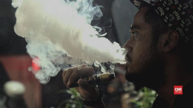 Tak cuma dewasa muda, demam rokok elektrik juga menimpa remaja. Prevalensi perokok elektrik di kalangan remaja meningkat hingga 10,9 persen pada 2018.