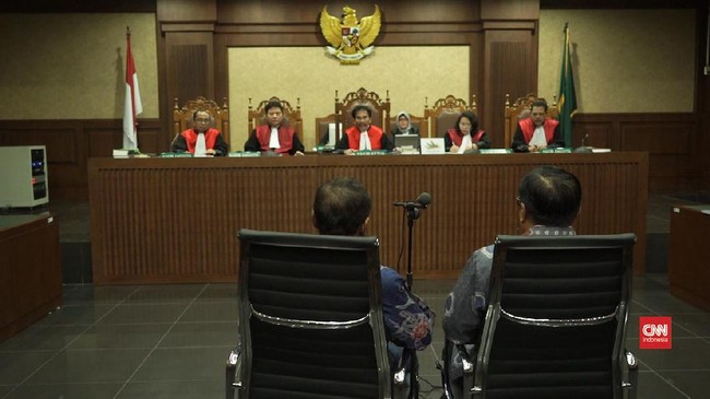 KPK meminta Ditjen Imigrasi mencegah sejumlah nama yang disebut dalam dakwaan kasus e-KTP untuk pergi ke luar Indonesia. Kini KPK bersiap lakukan gelar perkara.