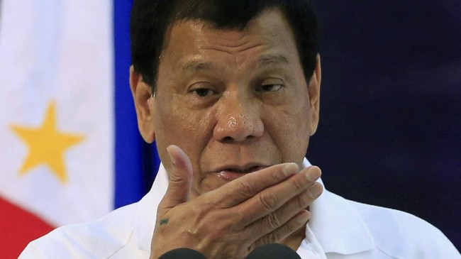Juru bicara kepresidenan menyebut bahwa Duterte hanya berkelakar saat melontarkan pernyataan yang mengakui telah terjadi pembunuhan tanpa peradilan di Filipina