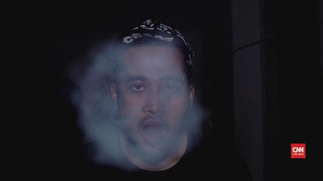 Alih-alih membantu para perokok berhenti dari kecanduannya, vape justru menjelma tren gaya hidup baru yang digilai berbagai kalangan.