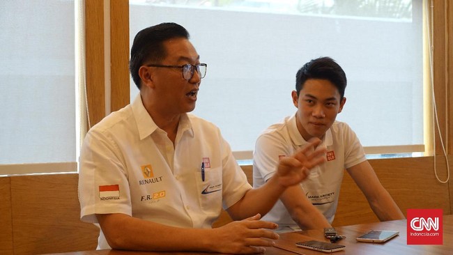 Presley Martono tak hanya menyiapkan fisik dan teknik jelang balapan Formula Renault 2.0. Ia juga mengasah mental dalam masa persiapan.