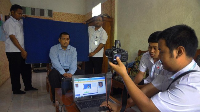 Ada 7,4 juta keping blanko e-KTP hasil pencetakan April lalu. Proses lelang untuk pencetakan blanko tahap selanjutnya juga sudah mulai diproses.