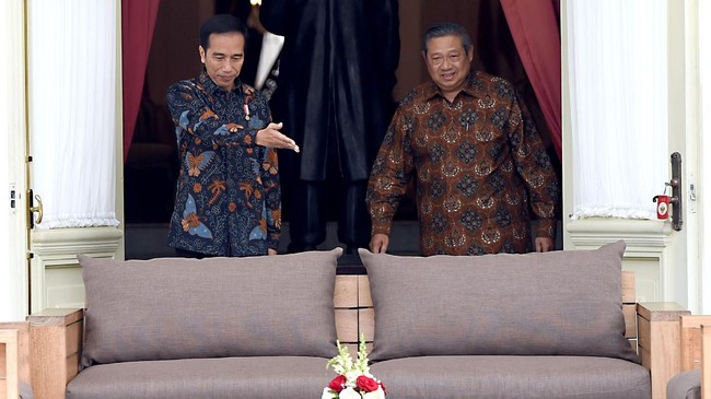 Agus Harimurti Yudhoyono memuji ayahandanya Susilo Bambang Yudhoyono saat meresmikan The Yudhoyono Institute. Sebelumnya, dia meminta restu Jokowi.