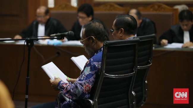 Keterangan saksi KPK dibutuhkan untuk mengungkap kasus ini. Selain Andi Narogong yang tersangka, KPK disebut tengah membidik calon tersangka lain.