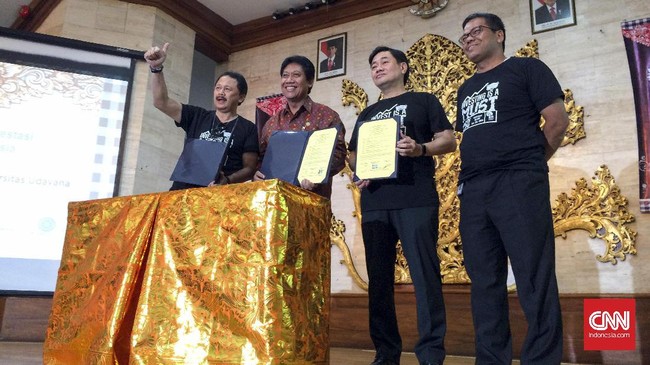 Penyebarluasan informasi dan sosialisasi berperan penting dalam memasyarakatkan fungsi dan peran pasar modal bagi perekonomian Indonesia.