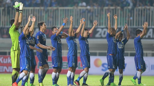 Perubahan komposisi pemain dilakukan Persib Bandung jelang pertandingan persahabatan melawan PSMS Medan di Stadion Teladan, Medan, Minggu (26/3).