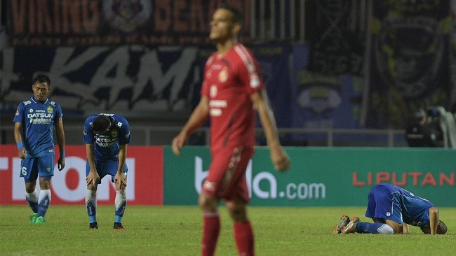 Pelatih Semen Padang, Nilmaizar, mengakui lini pertahanannya lengah ketika kapten Persib Bandung, Atep, mencetak gol kemenangan tim Maung Bandung.