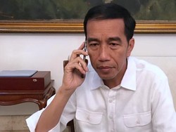 Jokowi ke Bupati: Kalau Menkes Lambat Kirim Vaksin, Telepon Saya!