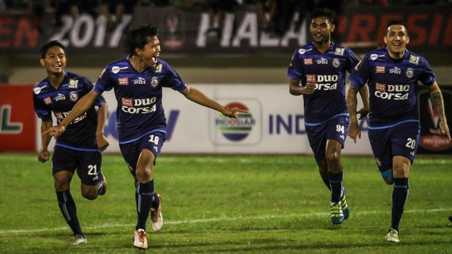 Sejumlah klub besar Liga 1, mulai dari Persib Bandung hingga Arema FC, akan menjalani pertandingan sepanjang akhir pekan ini, 15-16 Juli 2017.