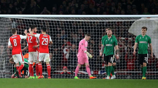 Menjamu Lincoln City, Arsenal sempat kesulitan membuka keran gol. Baru pada menit ke-45 Theo Walcott mampu memecah kebuntuan tuan rumah.