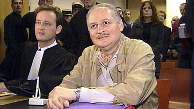 Carlos the Jackal, pelaku serangkaian aksi teror global yang telah memakan banyak korban jiwa di masa lalu, menjalani persidangan di Perancis.