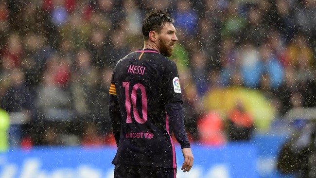 Lionel Messi telah menjilat ludah dengan batal pergi dari Barcelona namun tak berarti ia sudah kalah dari Josep Bartomeu.