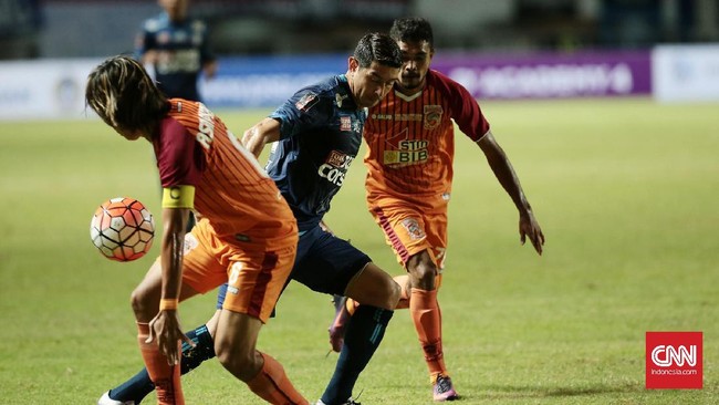 Gelandang Persib Bandung, Esteban Vizcarra menegaskan tak takut menghadapi teror suporter Arema FC, Aremania.