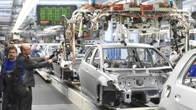 Perang Dagang, Eropa Siap Balas Tarif Masuk Mobil Impor AS