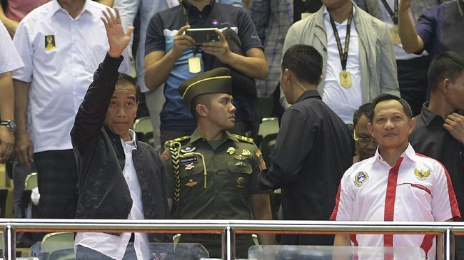 Menpora Imam Nahrawi bakal mewakili Presiden RI Joko Widodo untuk hadir dalam pembukaan Liga 1 2017 di Stadion GBLA, Bandung, Sabtu (15/4).
