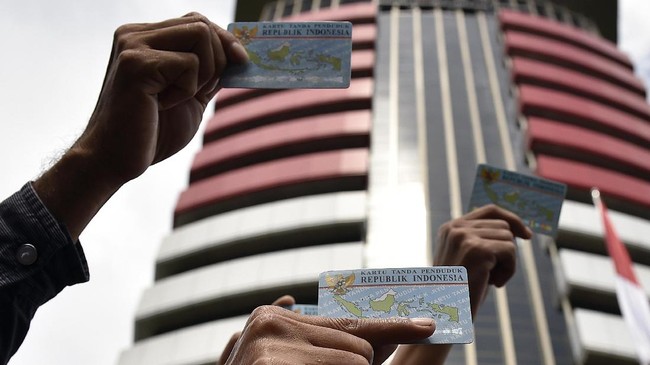 Ketika negara lain tengah sibuk membahas perkembangan ekonomi yang demikian pesat, Indonesia masih kebal dengan kasus korupsi.
