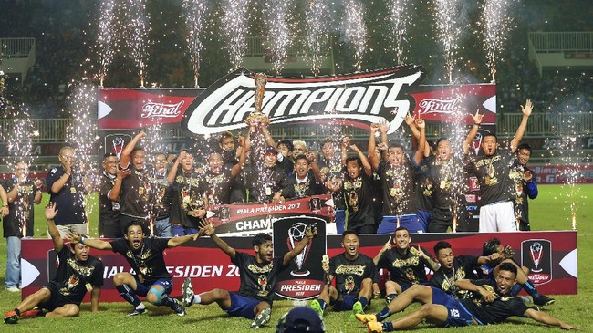 PT Liga Indonesia Baru memastikan gelaran turnamen pramusim Piala Presiden 2018 mulai pertengahan Januari diikuti 20 tim.