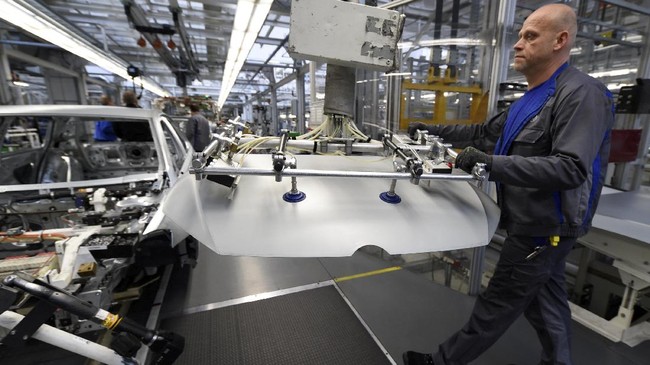 Volkswagen berencana mengurangi hingga 7 ribu pekerja pada 2023 untuk menyesuaikan diri menghadapi era teknologi listrik.