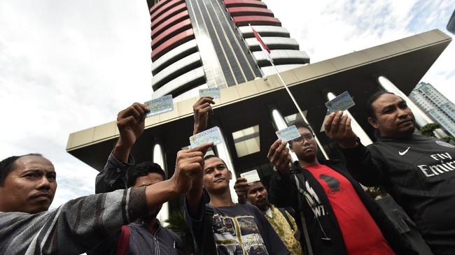 Pengusaha peserta tender e-KTP memberi kesaksian pertemuan di Hotel Crown yang membahas peryaratan pemberian uang agar proyek lolos di DPR.