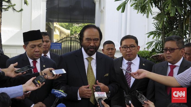 Fadli Zon dan Fahri Hamzah diketahui sebagai politikus yang kerap mengkritik Jokowi. Mereka juga bernaung di partai yang menjadi oposisi pemerintah.