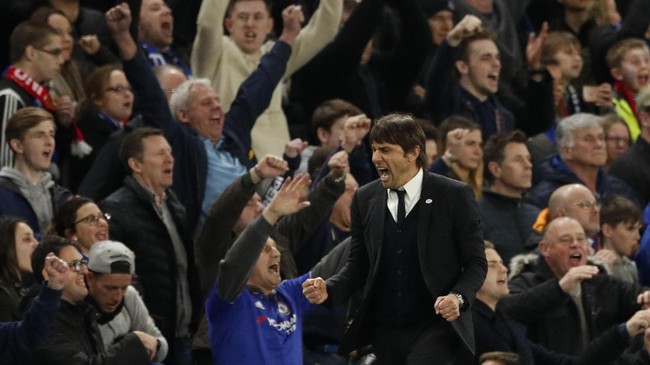 Thibaut Courtois berharap Chelsea segera bersikap menanggapi rumor kepergian Antonio Conte dari Chelsea musim mendatang.