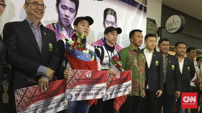 Kevin Sanjaya dan Marcus Gideon yang menjadi juara All England 2017 nomor ganda putra masing-masing mendapat bonus Rp250 juta dari Kemenpora.
