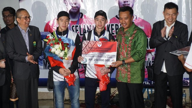 Pasangan ganda putra Indonesia, Kevin Sanjaya Sukamuljo/Marcus Fernaldi Gideon, masing-masing mendapatkan uang bonus Rp250 juta dari Kemenpora.