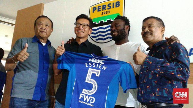 Michael Essien bakal menggunakan nomor punggung lima di Persib Bandung, nomor yang sama ketika ia membela Chelsea.