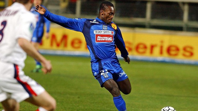 Kehadiran Michael Essien di Persib mengundang dilema karena kondisi kebugaran akan pemain veteran Ghana tersebut yang dikhawatirkan rentan cedera.