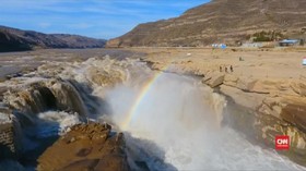 Keindahan Air Terjun di Sungai Kuning Utara China