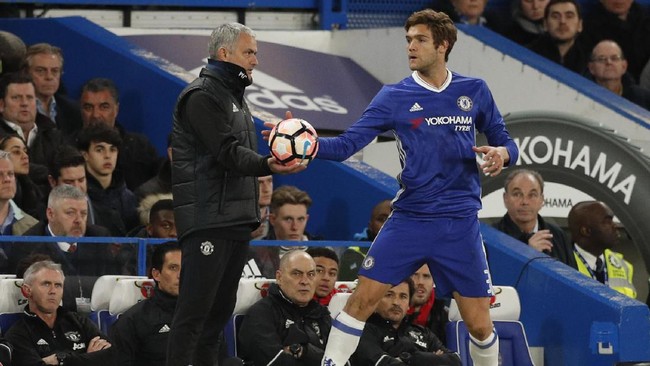 Jose Mourinho untuk kali keenam melawan mantan klubnya, Chelsea, saat Manchester United tampil di Stamford Bridge. Seperti apa rekor Mourinho melawan Chelsea?