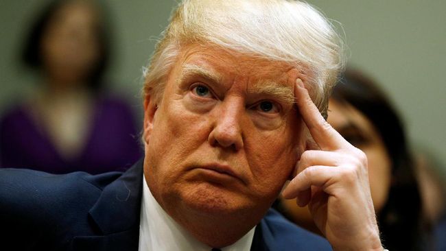 Sering menirukan Donald Trump, seorang komedian di Amerika Serikat justru mendapat 'durian runtuh' berupa acara sendiri di jaringan televisi Comedy Central.