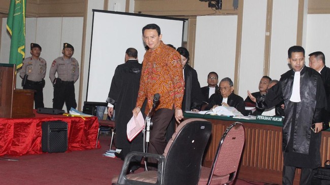 Sopir keluarga Ahok di Belitung bersaksi untuk membantah dakwaan jaksa soal dugaan penodaan agama. Menurutnya, Ahok sosok yang menghargai perbedaan agama.