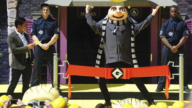 Selama ini Gru dikenal sendirian. Namun di Despicable Me 3, majikan para minon itu ternyata punya saudara kembar.