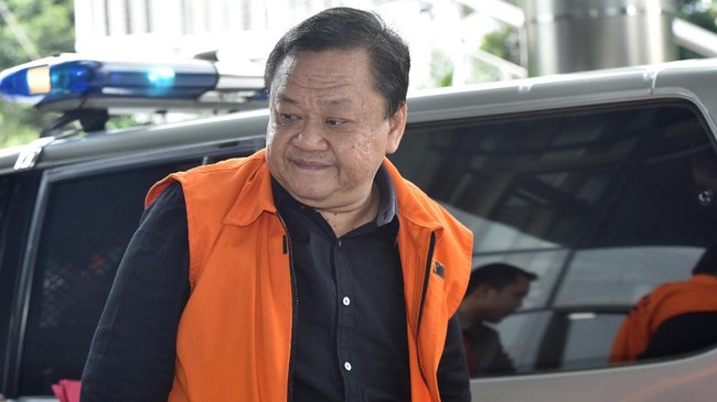 Eko dianggap terbukti menerima suap dari Direktur PT MTI Fahmi Darmawansyah sebesar Rp2 miliar terkait proyek pengadaan alat pemantauan satelit.