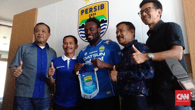 Michael Essien mengatakan bahwa mudah baginya untuk menerima pinangan Persib Bandung. Ia sudah berbicara banyak dengan Direksi PT PBB.