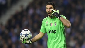 Resmi: Buffon dan Chiellini Perpanjang Kontrak di Juventus