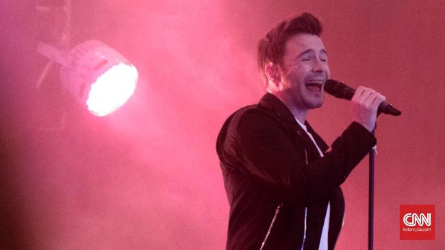 Shane Filan berhasil mengajak para penggemar bernostalgia dengan menyanyikan lagu-lagu hit Westlife di konser solonya di Jakarta.
