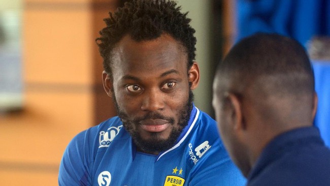 Michael Essien kembali ke Indonesia pada Senin (27/3) malam. Essien dijadwalkan tiba di Bandung siang ini dan berpeluang menjalani latihan perdana sore ini.