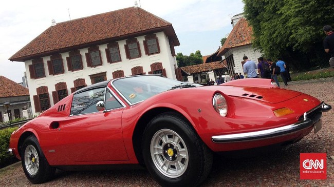 Enzo Ferrari secara khusus mendesain dan merakit dua tipe Dino sepanjang sejarah, yaitu Dino 246 GTS dan Dino 308 GTS atas permintaan sang anak, Dino.