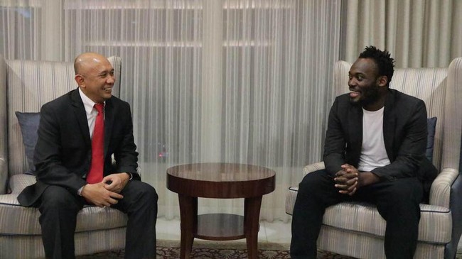Manajemen Persib Bandung mempersilakan Michael Essien untuk kembali ke London. Namun, mantan pemain Chelsea itu dijadwalkan ikut berlatih mulai 27 Maret 2017.