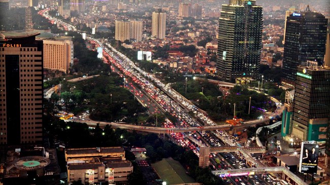 Pemprov DKI menargetkan uji coba trafik Simpang Susun Semanggi bisa dibuka untuk umum pada akhir Juli, sementara peresmian ditargetkan 17 Agustus mendatang.