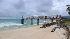 Krui, Spot Surfing Dunia di Indonesia dengan Jalan Rusak