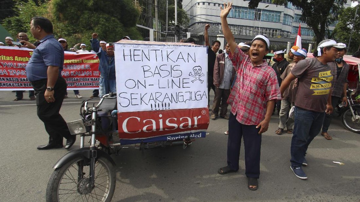 Ramai-ramai Tolak Ojek Online di Daerah