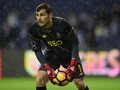 Mantan Kiper Madrid Casillas Resmi Pensiun