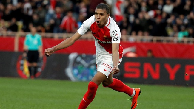 Karim Benzema terkesan dengan penampilan menawan Lylian Mbappe di Monaco. Striker 18 tahun itu dianggap mirip Nyemar yang bersinar sejak usia remaja.