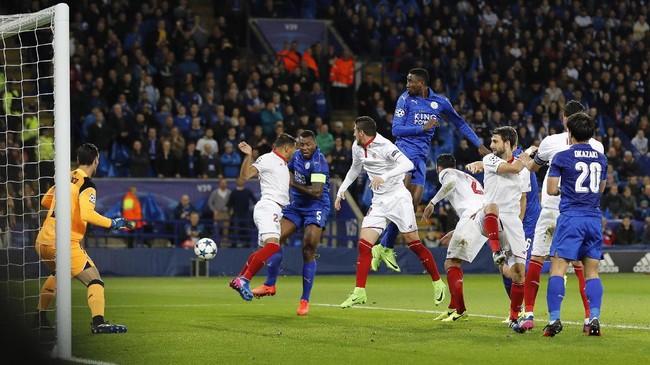 Kapten tim Wes Morgan membawa Leicester City unggul 1-0 atas Sevilla hingga jeda babak pertama leg kedua babak 16 besar Liga Champions.
